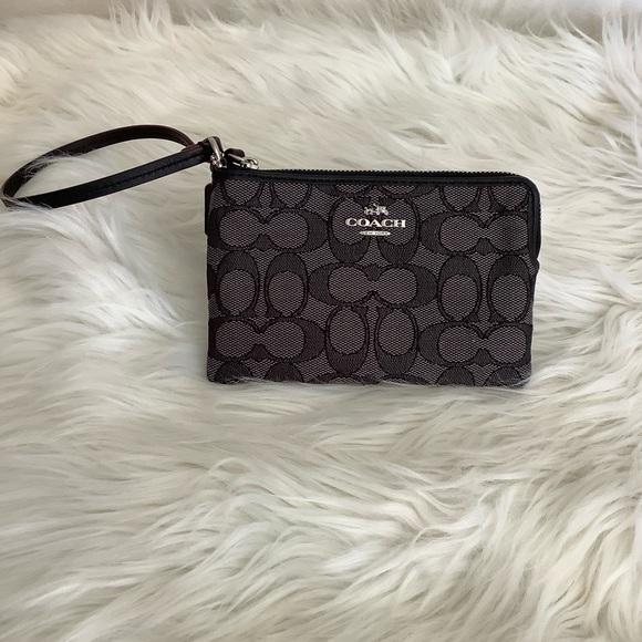 Coach Handbags - Coach Black Corner Zip Wristlet